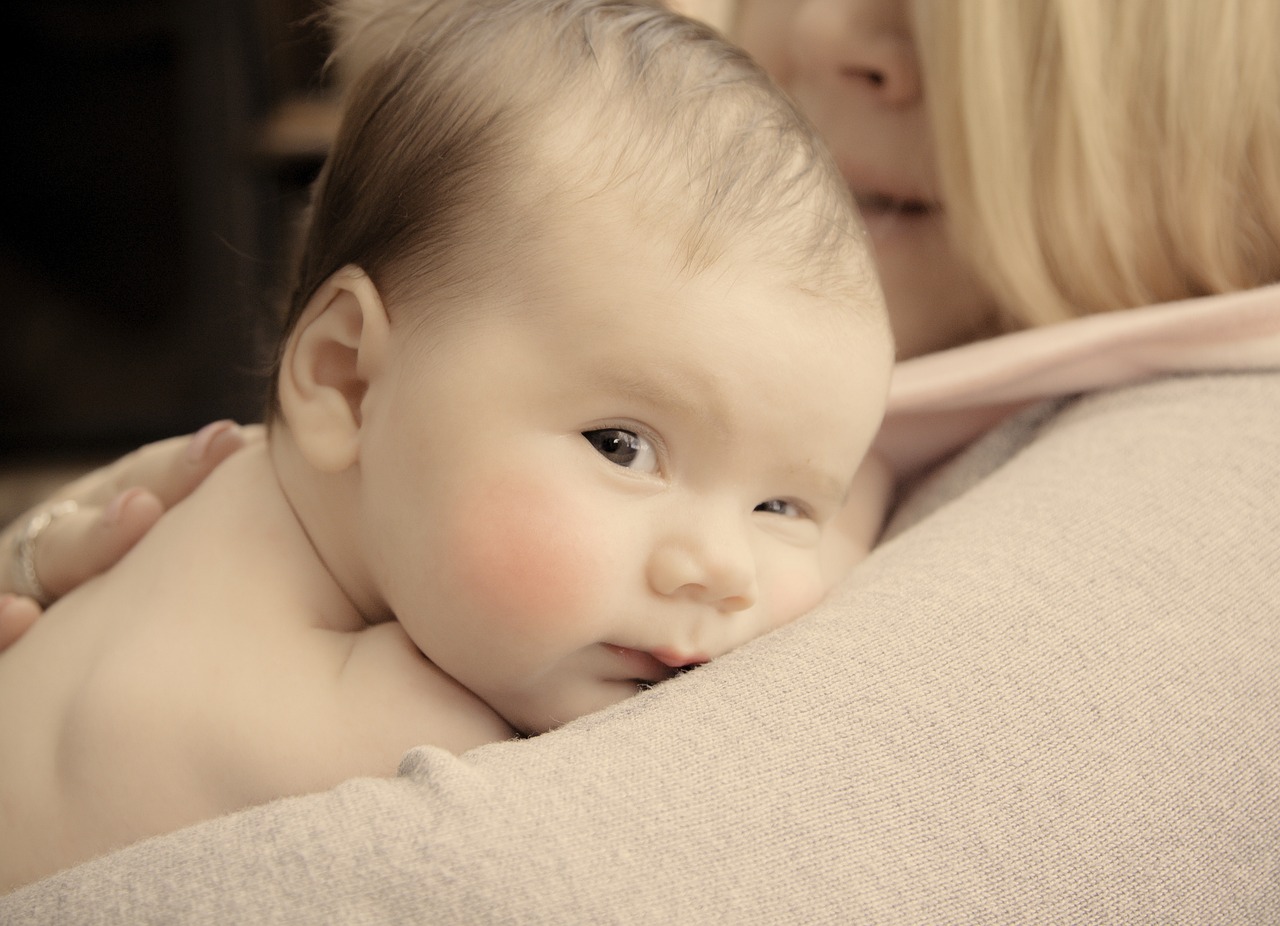 生完孩子一个月来月经正常吗？解读产后月经恢复的时间与因素